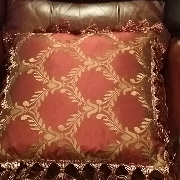 Pillow - Picture 1 of 5